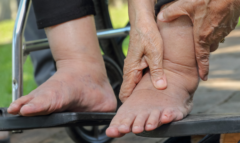 nguoi gia bi phu chan 1 - Viện Lão Tâm An